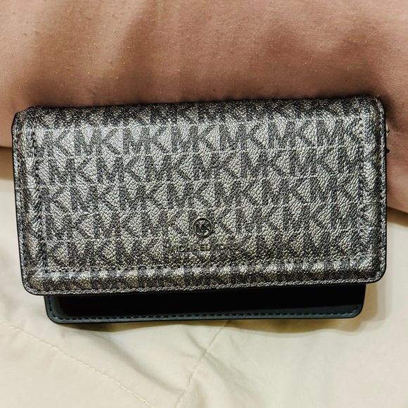 MICHAEL KORS. NEW -SILVER JET SET CHARM - Picture 7 of 10